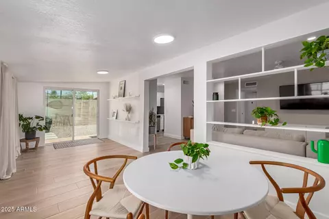 Dining - 902 E Wahalla Ln, Phoenix, AZ 85024 photo 1 of 1