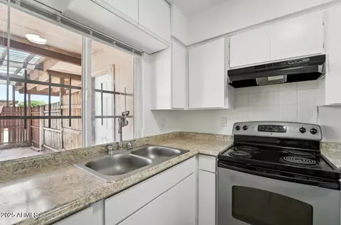 Kitchen - 4625 W Thomas Rd #48, Phoenix, AZ 85031 photo 2 of 3