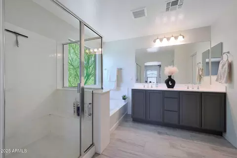 Bath - 5805 W Warner St, Phoenix, AZ 85043 photo 2 of 4
