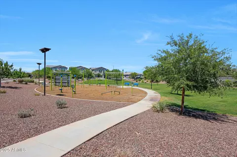 Exterior - 5805 W Warner St, Phoenix, AZ 85043 photo 7 of 9