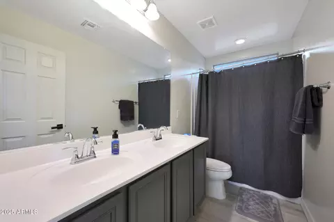 Bath - 5805 W Warner St, Phoenix, AZ 85043 photo 4 of 4