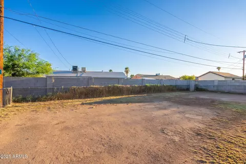 Exterior - 6223 W Earll Dr, Phoenix, AZ 85033 photo 4 of 7