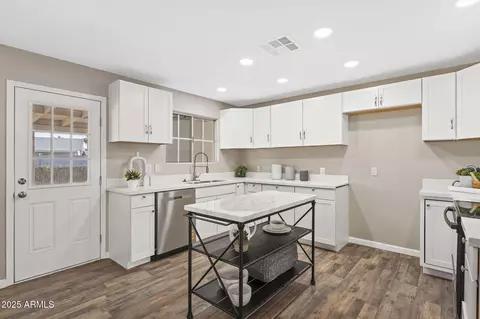 Kitchen - 6223 W Earll Dr, Phoenix, AZ 85033 photo 1 of 4