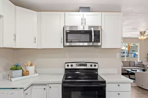 Kitchen - 6223 W Earll Dr, Phoenix, AZ 85033 photo 4 of 4