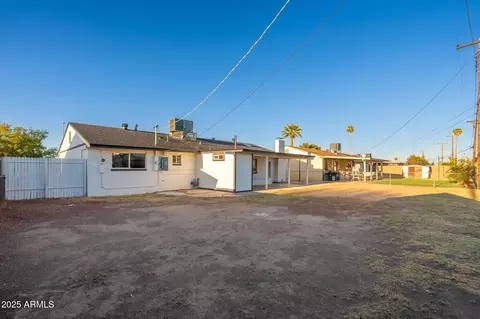Exterior - 6223 W Earll Dr, Phoenix, AZ 85033 photo 6 of 7