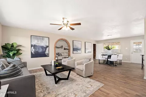 6223 W Earll Dr, Phoenix, AZ 85033