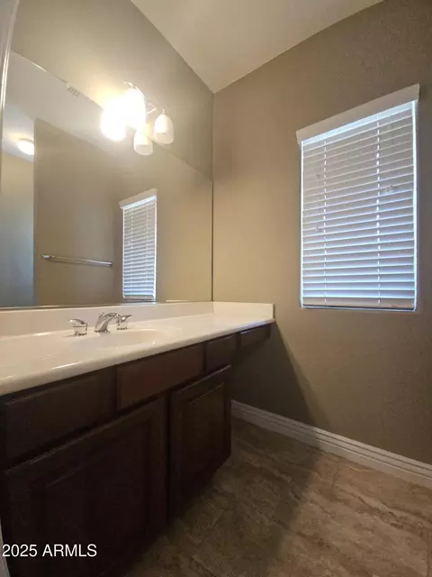 Bath - 549 E Benrich Dr, Gilbert, AZ 85295 photo 2 of 5