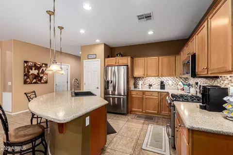 Kitchen - 4637 E Narrowleaf Dr, Gilbert, AZ 85298 photo 2 of 3