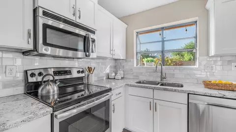 Kitchen - 3844 E Shomi St, Phoenix, AZ 85044 photo 1 of 3