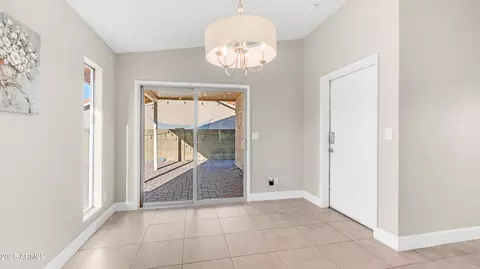 Dining - 3844 E Shomi St, Phoenix, AZ 85044 photo 2 of 2