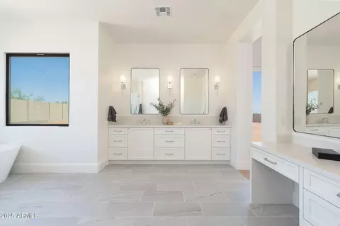 Bath - 2095 N 77th Pl, Mesa, AZ 85207 photo 2 of 6