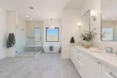 Bath - 2095 N 77th Pl, Mesa, AZ 85207 photo 1 of 6