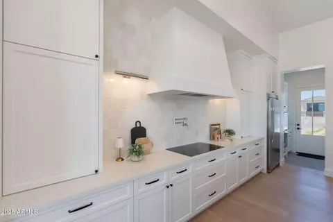 Kitchen - 2095 N 77th Pl, Mesa, AZ 85207 photo 4 of 7
