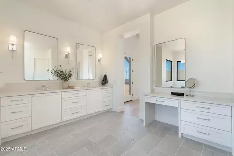 Bath - 2095 N 77th Pl, Mesa, AZ 85207 photo 3 of 6