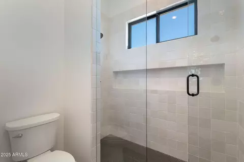 Bath - 2095 N 77th Pl, Mesa, AZ 85207 photo 5 of 6