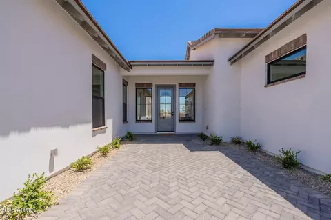 Exterior - 2095 N 77th Pl, Mesa, AZ 85207 photo 4 of 7