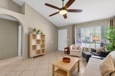 823 W Kyle Ct, Gilbert, AZ 85233 photo 7