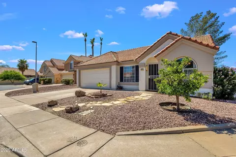 823 W Kyle Ct, Gilbert, AZ 85233 photo 2