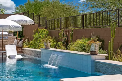 Exterior - 2037 E Fallen Leaf Ln, Phoenix, AZ 85024 photo 2 of 10