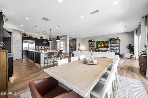 Dining - 2037 E Fallen Leaf Ln, Phoenix, AZ 85024 photo 1 of 2