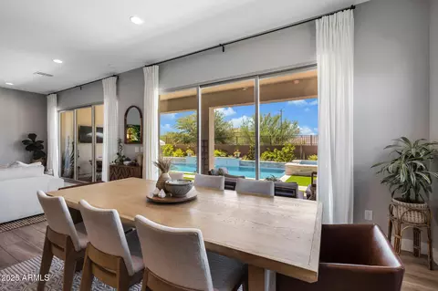 Dining - 2037 E Fallen Leaf Ln, Phoenix, AZ 85024 photo 2 of 2