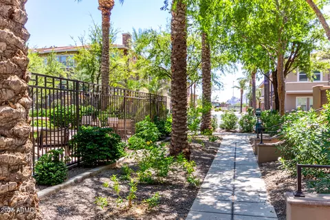Exterior - 5550 N 16th St #166, Phoenix, AZ 85016 photo 6 of 6