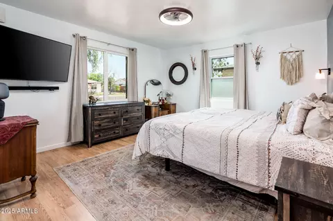 Bedroom - 2221 W Mitchell Dr, Phoenix, AZ 85015 photo 1 of 4