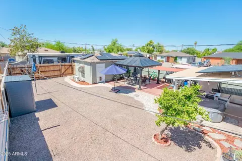 Exterior - 2221 W Mitchell Dr, Phoenix, AZ 85015 photo 1 of 10