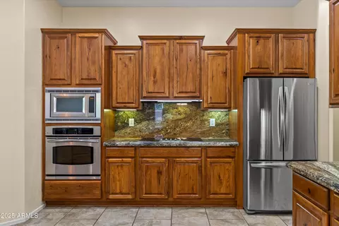 Kitchen - 4528 E Donato Dr, Gilbert, AZ 85298 photo 4 of 5