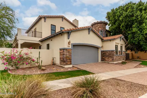 3229 E Mountain Village Cir, Phoenix, AZ 85042