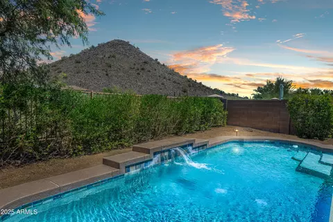 1812 E Parkside Ln E, Phoenix, AZ 85024