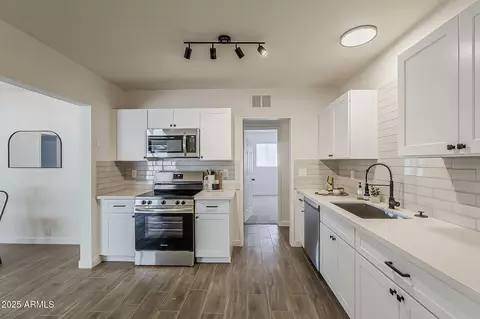 Kitchen - 1616 E Pecan Rd, Phoenix, AZ 85040 photo 1 of 5