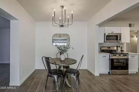 Dining - 1616 E Pecan Rd, Phoenix, AZ 85040 photo 3 of 5