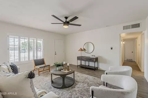 Living - 1616 E Pecan Rd, Phoenix, AZ 85040 photo 2 of 5