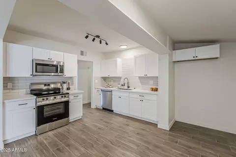 Kitchen - 1616 E Pecan Rd, Phoenix, AZ 85040 photo 2 of 5