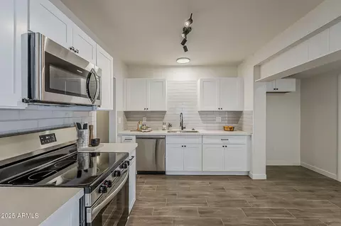 Kitchen - 1616 E Pecan Rd, Phoenix, AZ 85040 photo 5 of 5