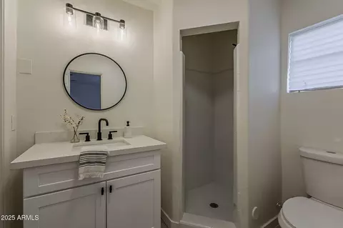 Bath - 1616 E Pecan Rd, Phoenix, AZ 85040 photo 1 of 2