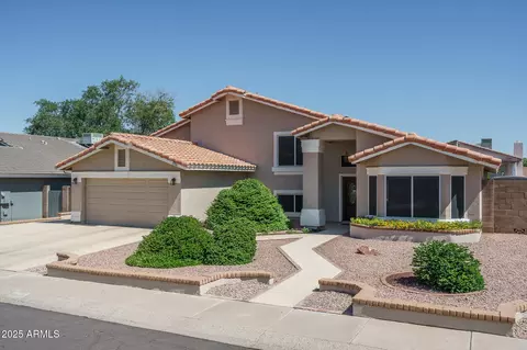 5596 W Mercer Ln, Glendale, AZ 85304