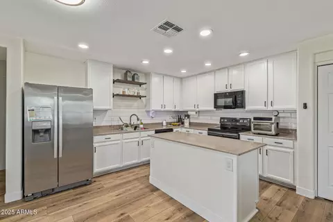 Kitchen - 3064 E Michelle Way, Gilbert, AZ 85234 photo 3 of 4
