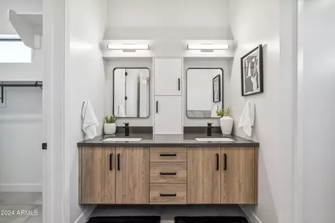 Bath - 377 E Windsor Ave #24, Phoenix, AZ 85004 photo 3 of 5