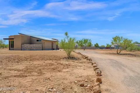 553 W Cavalry Rd, New River, AZ 85087