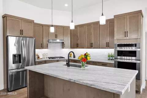 553 W Cavalry Rd, New River, AZ 85087