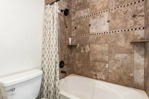 Bath - 1935 E Seminole Dr, Phoenix, AZ 85022 photo 4 of 5