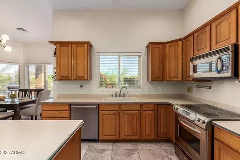 Kitchen - 1935 E Seminole Dr, Phoenix, AZ 85022 photo 3 of 4