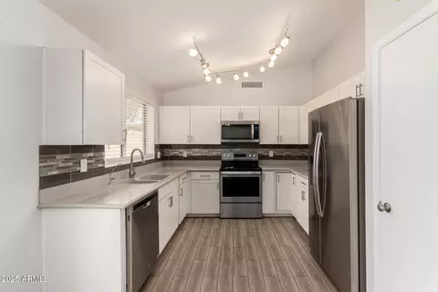 Kitchen - 19802 N 3rd Ave, Phoenix, AZ 85027 photo 2 of 4