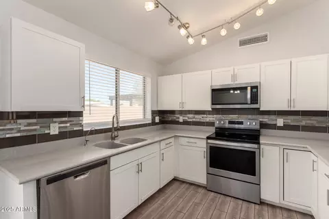Kitchen - 19802 N 3rd Ave, Phoenix, AZ 85027 photo 4 of 4