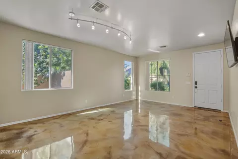 Living - 3147 E Vallejo Dr, Gilbert, AZ 85298 photo 5 of 11