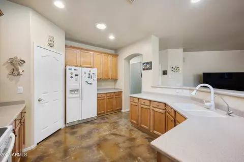 Kitchen - 3147 E Vallejo Dr, Gilbert, AZ 85298 photo 2 of 4