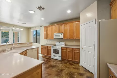 Kitchen - 3147 E Vallejo Dr, Gilbert, AZ 85298 photo 3 of 4