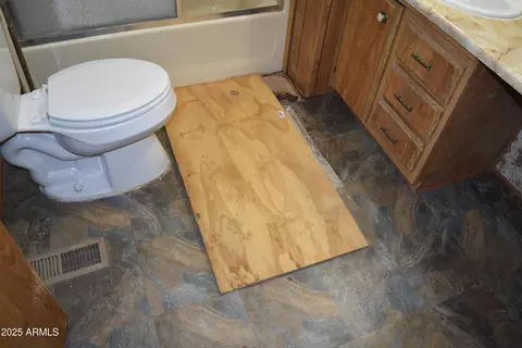 Bath - 401 E Timber Dr, Payson, AZ 85541 photo 4 of 6